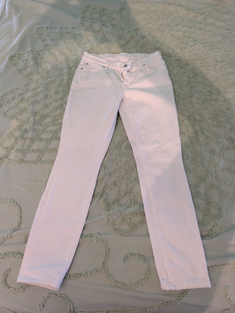 7 For All Mankind White Skinny Jeans - Sleek Slim Silhouette